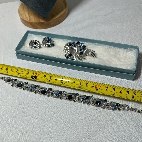 Coro Silver and Blue Necklace Brooch & Clip-on Earrings BLUE SILVER - Picture 12 of 15